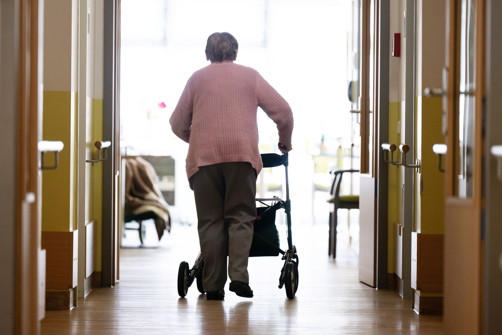 3.245 Euro im Monat: Pflegeheim-Eigenanteil steigt um 261 Euro seit Januar 2025