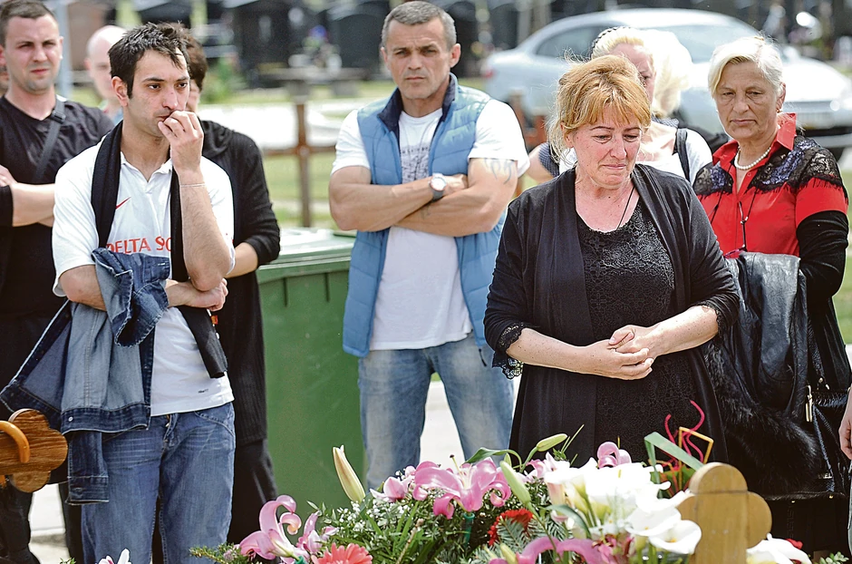 Inspektor Došen i Nikola Marijoković koji je privođen na pomenu Jelene Marjanović