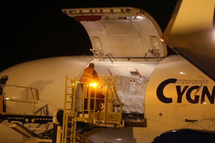 Istovar opreme za pokretnu bolnicu