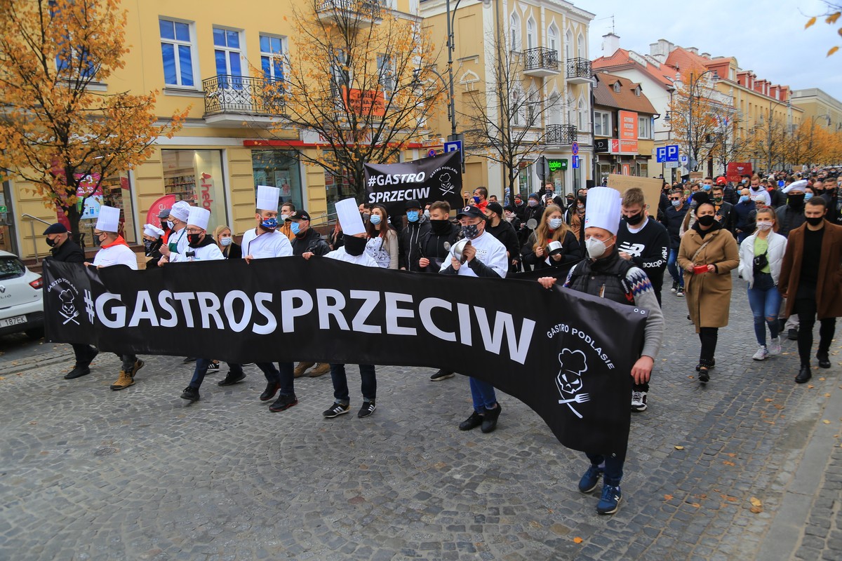 "Gastrosprzeciw " - protest wlascicieli restauracji w zwiazku z obostrzeniami i zamykaniem lokali gastronomicznych z powodu pandemii koronawirusa