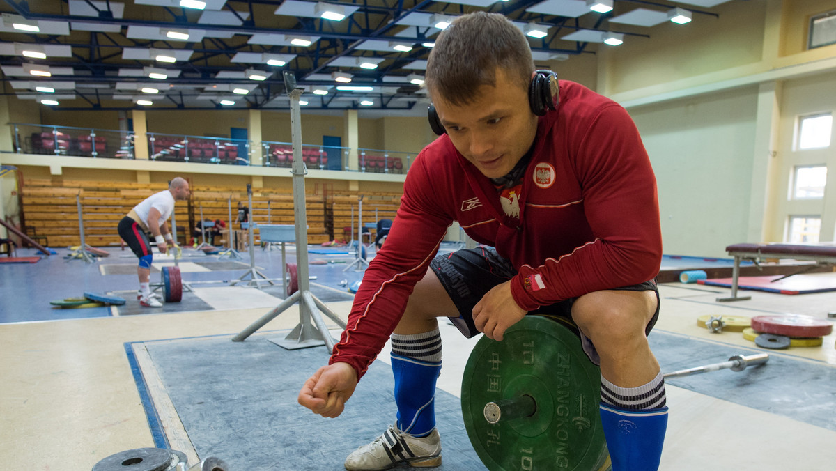 Krzysztof Szramiak uzyskał w dwuboju 340 kg i zajął szóste miejsce w kat. 77 kg w mistrzostwach Europy w podnoszeniu ciężarów. W norweskim Forde zwyciężył Ormianin Andranik Karapetjan rezultatem 367 kg.