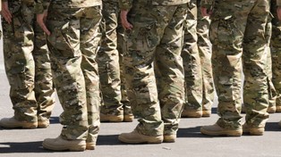 54 proc. Polaków chce przywrócenia powszechnego poboru do wojska [SONDAŻ]