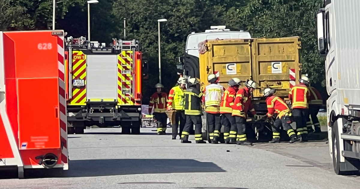 2 Tote bei schwerem Lkw-Unfall in Kiel-Wellsee