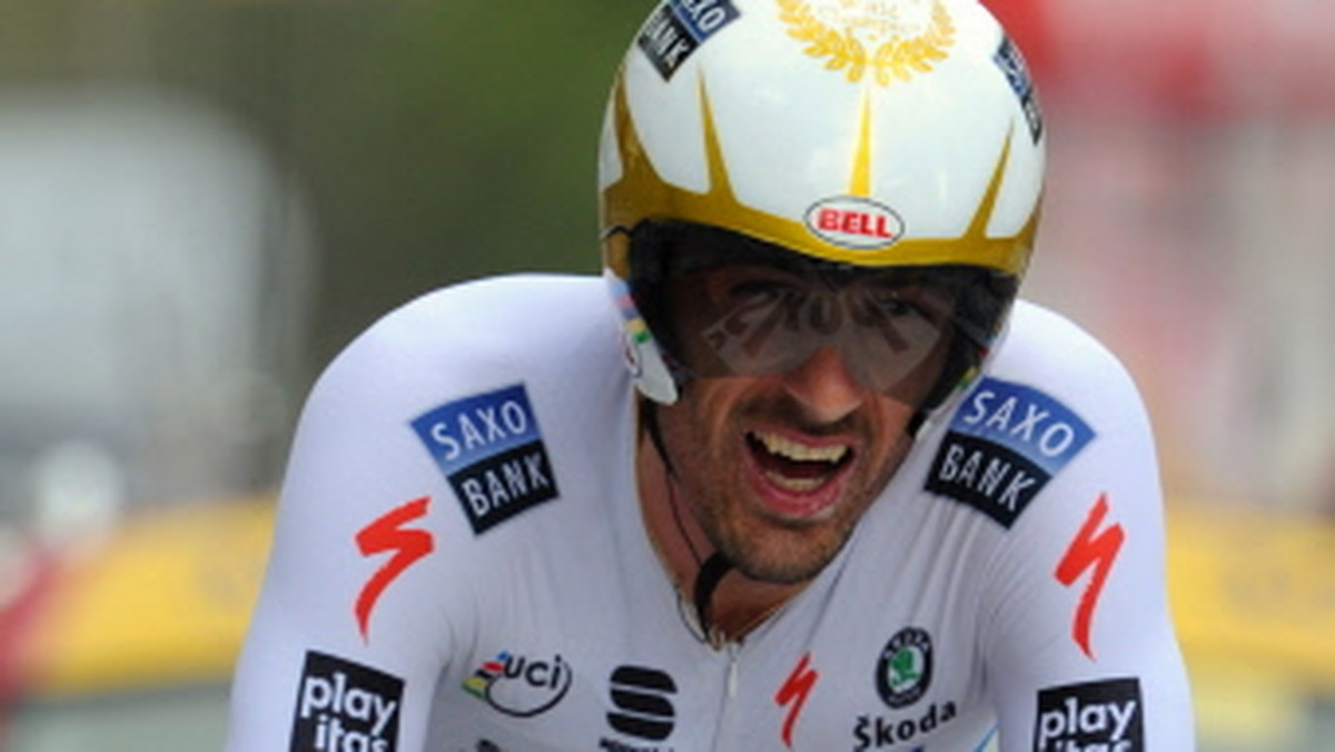 Szwajcarski kolarz Fabian Cancellara, którego w ubiegłym roku podejrzewano o doping technologiczny, korzysta już od czterech lat z rewolucyjnego roweru, znacznie poprawiającego wyniki, ale dozwolonego przez światową federację - ujawnił jego włoski mechanik.