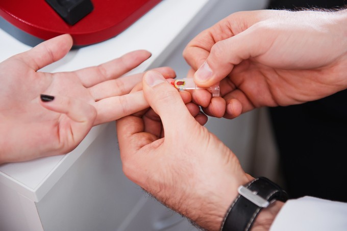11 év börtön, egy csepp vér miatt! Itt a Theranos-csalás története