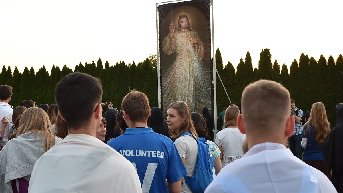 Stowarzyszenie Autorów ZAiKS chce od Komitetu Organizacyjnego ŚDM opłat za publiczne wykonywanie utworów podczas spotkania młodych w Krakowie. - To może oznaczać wydatek rzędu kilku, a może nawet kilkunastu milionów zł – mówi ks. Adam Parszywka z KO ŚDM. Obie strony mają jednak nadzieję na porozumienie.