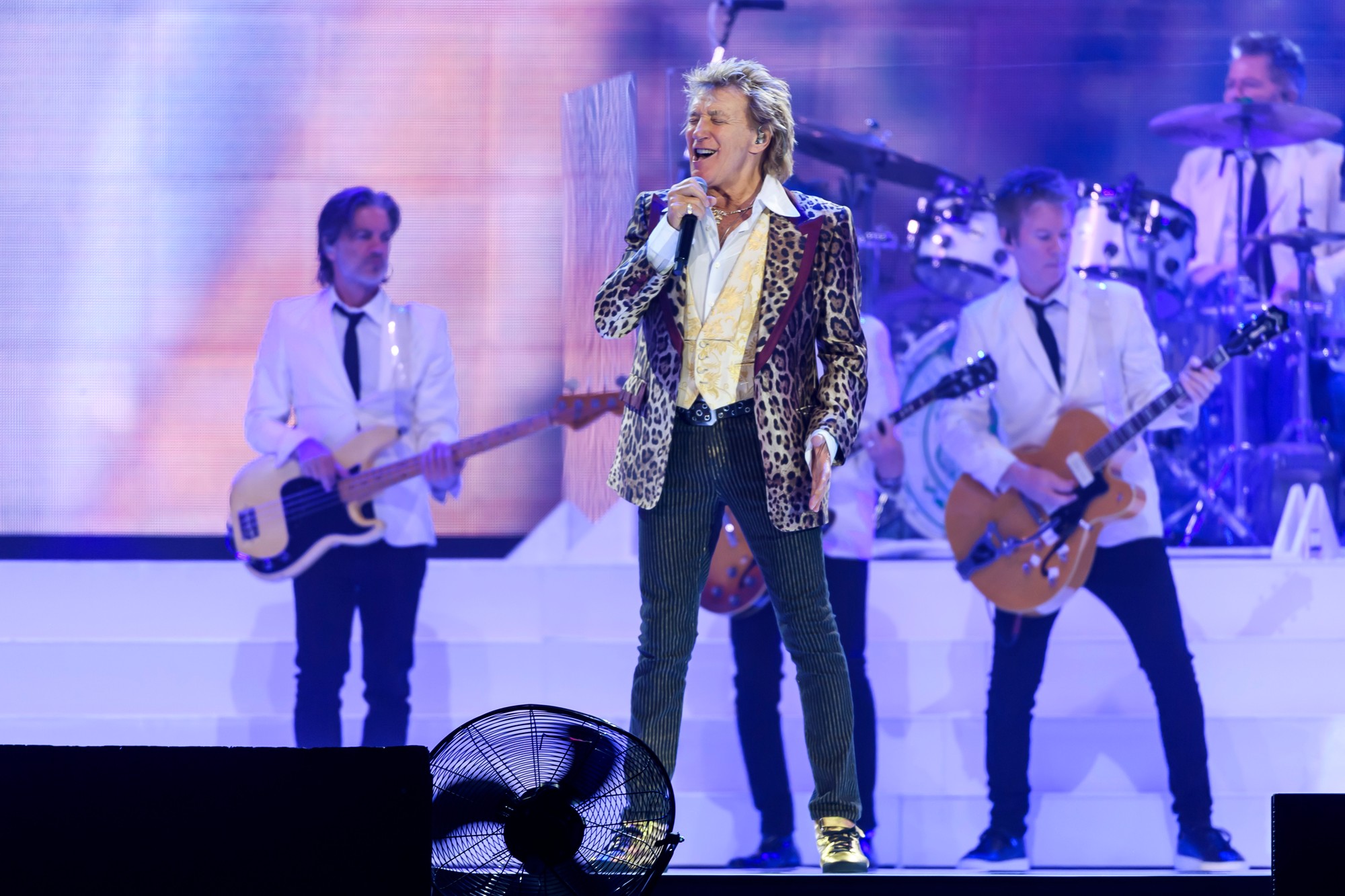 Anglický spevák Rod Stewart počas vystúpenia na koncerte v Bratislave 22. mája 2024.