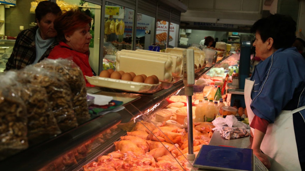 Cene jagnjetine niža nego za Božić, svinjski but bez kosti i do 500 dinara: Aktuelni cenovnik svih vrsta mesa pred Vaskrs nosi velike razlike