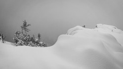 Zagrożenie lawinowe w Tatrach. Ogłoszono drugi stopień. TOPR o śniegu i silnym wietrze