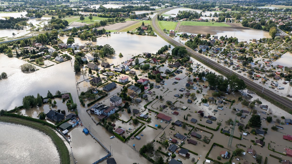 Ministerstwo Zdrowia uspokaja. Masowe szczepienia po powodzi nie są konieczne