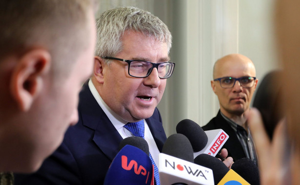 Ryszard Czarnecki podkreślił w niedzielę na konferencji prasowej w Ostrowie Wielkopolskim, że kwestia reformy wymiaru sprawiedliwości "zawsze leżała i leży w kompetencjach państw członkowskich UE"