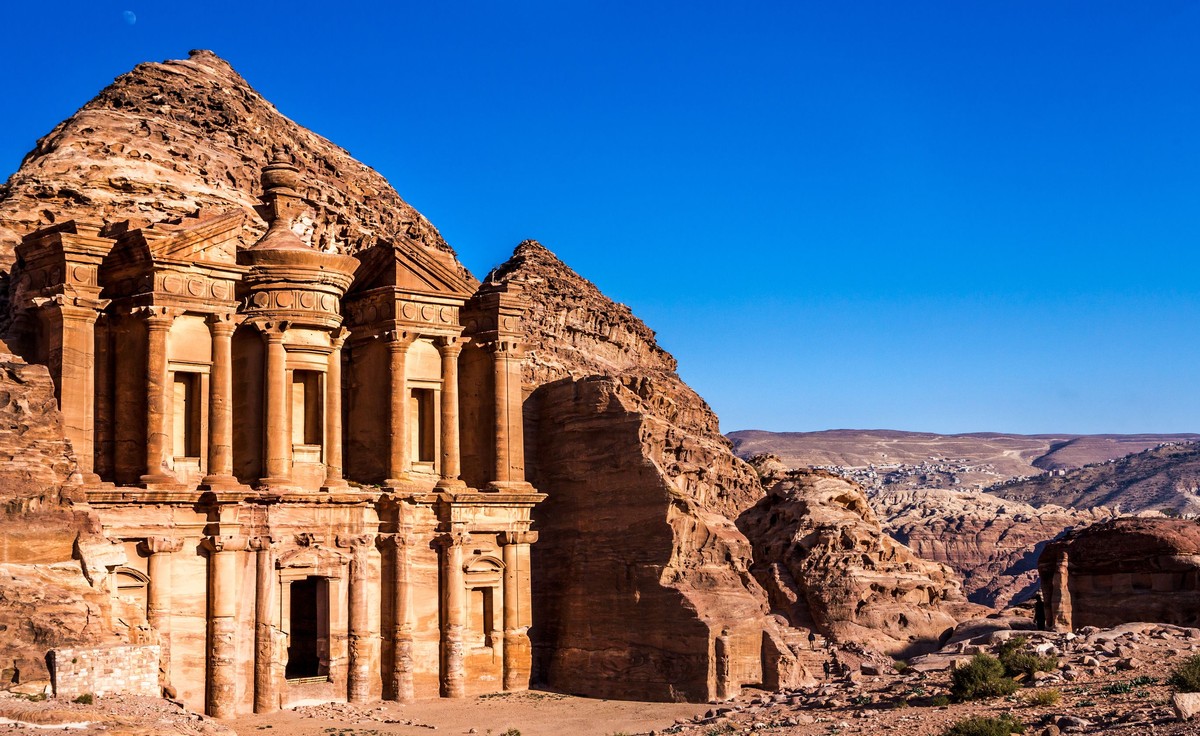 Petra w Jordanii. Zapierające dech w piersiach kamienne miasto