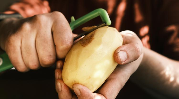 Valószínű, hogy te is rosszul használod a krumplihámozót Fotó: Getty Images