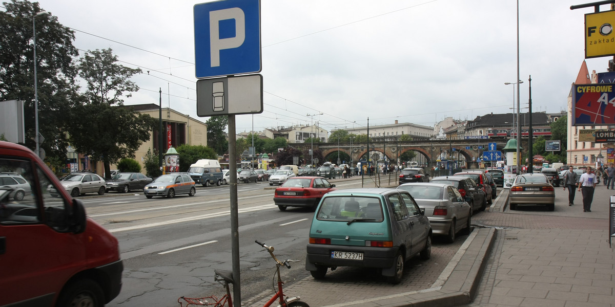 Poszezrzenie strefy płatnego parkowania o ulicę Grzegorzecką.