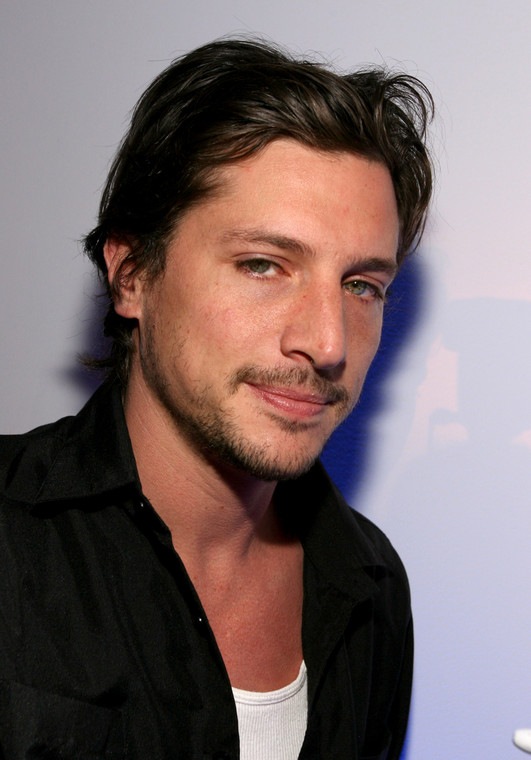 Simon Rex