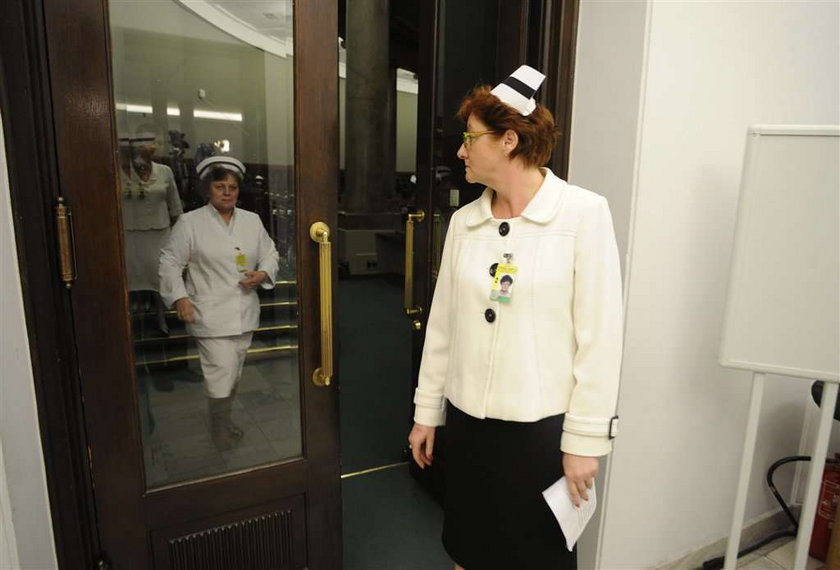 Pielęgniarki głodują w Sejmie. Szefowa zrezygnuje ze stanowiska