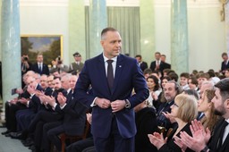 safe - najważniejsza decyzja nawrockiego. "rozdarty między lojalnością do pis i racją stanu"