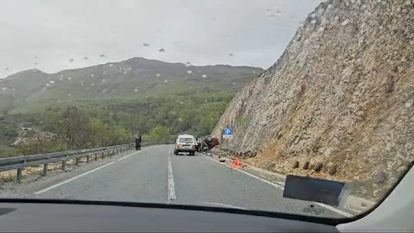 Prevrnuo se automobil na magistralnom putu kod Šavnika