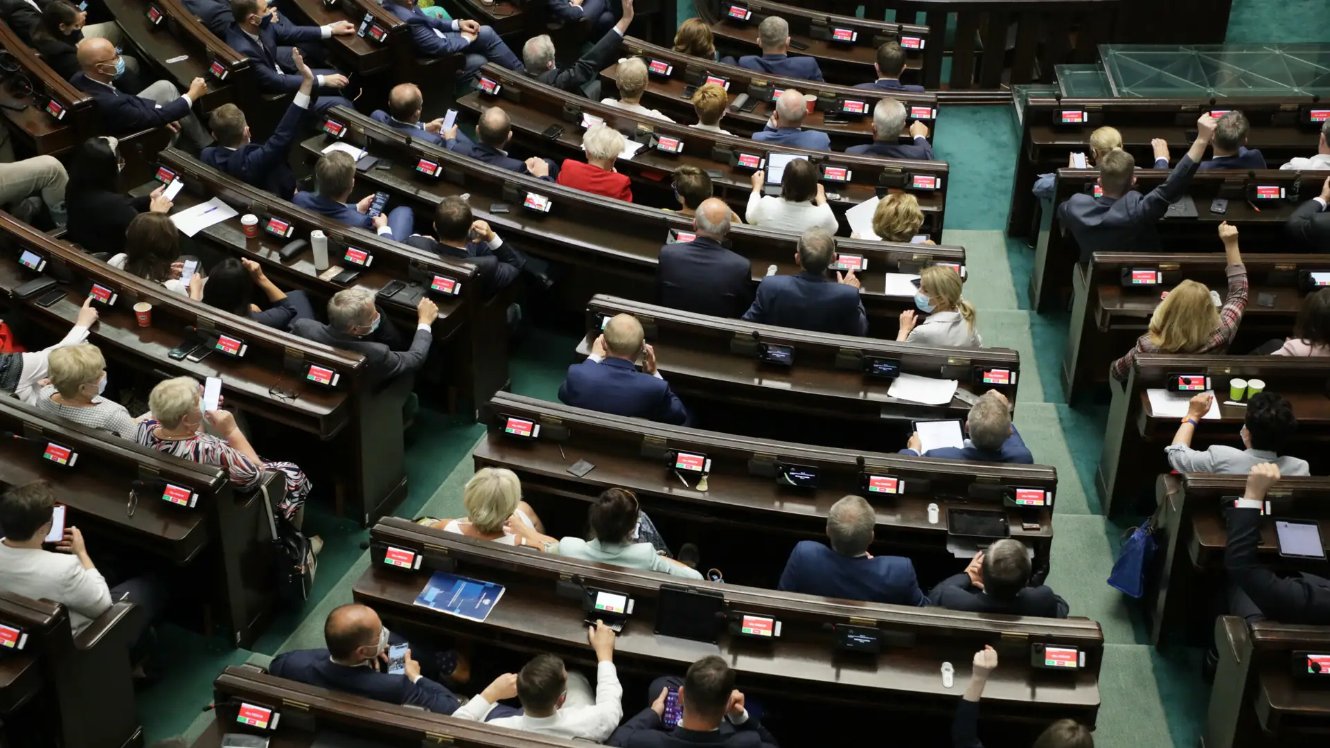 PiS pierwszy, ale wygrywa opozycja. Jak powstanie nowy rząd?