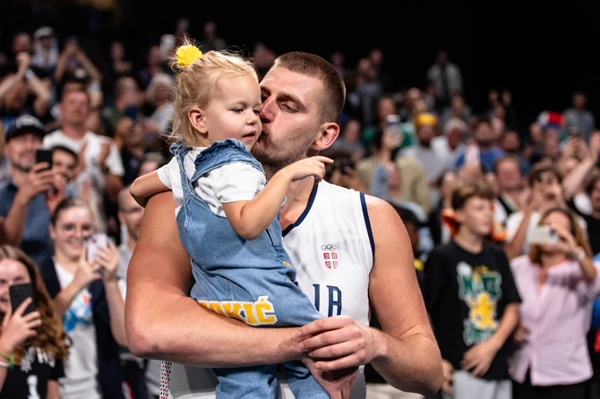 Nikola Jokić sa ćerkom