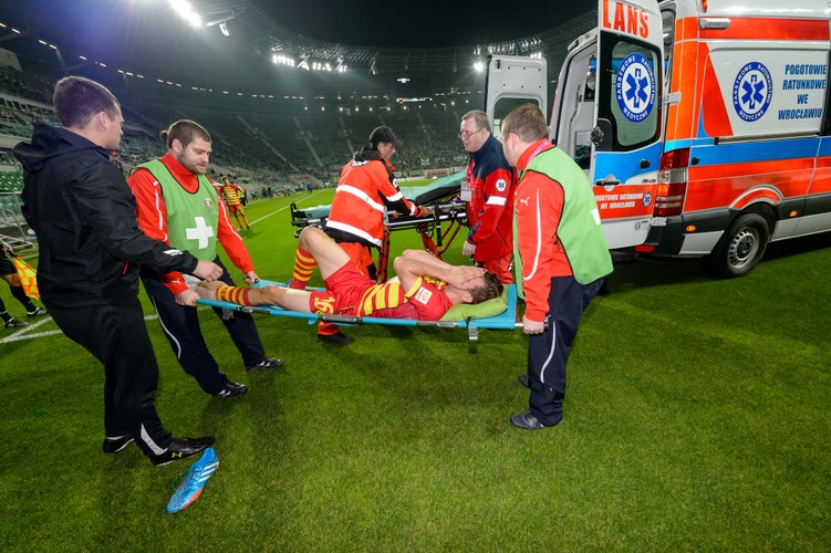 Koszmarny uraz piłkarza Jagiellonii. Pawłowski złamał nogę