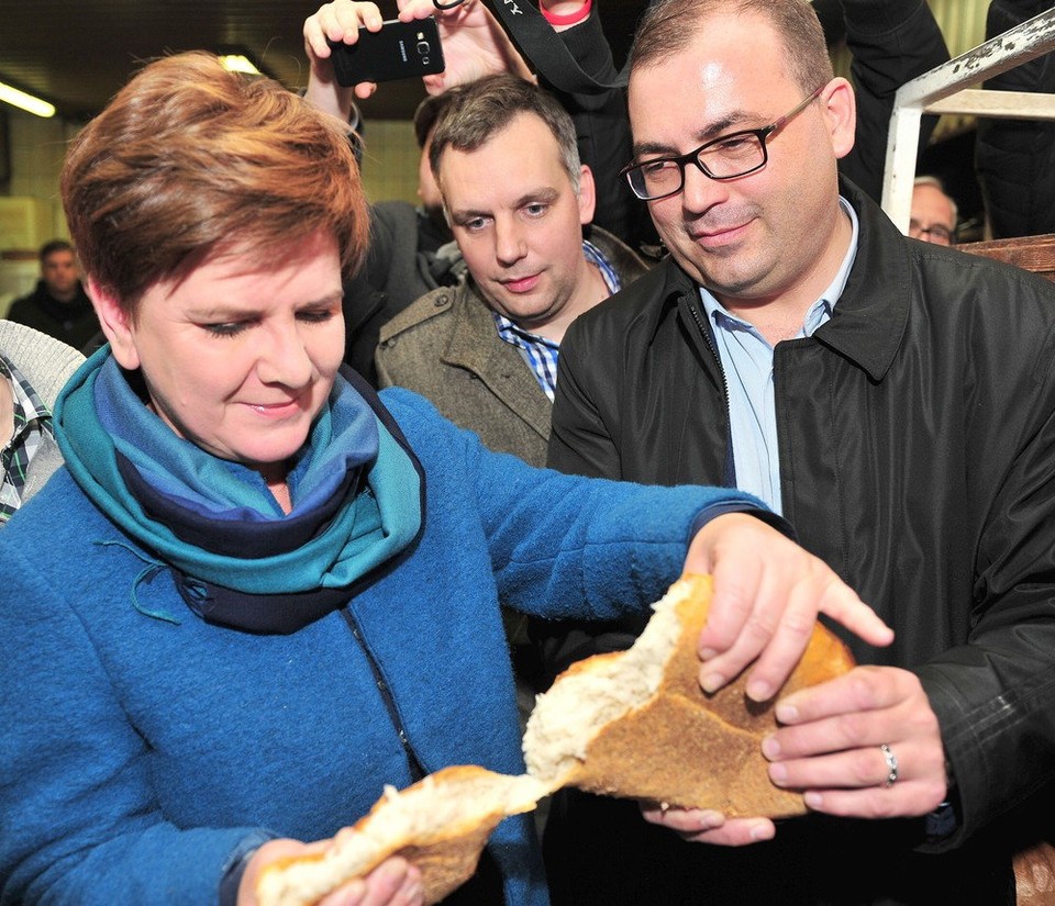 Beata Szydło kiedyś i dziś. Jak zmienił się jej styl? Moda