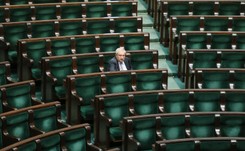 Poseł PiS: Ekshumacje ofiar smoleńskich są niezbędne. Widziałem tylko worek w trumnie i tabliczkę...