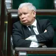 Jarosław Kaczyński nazwany "naczelnikiem" i "niekoronowanym królem". Internet pyta: "od kiedy?"