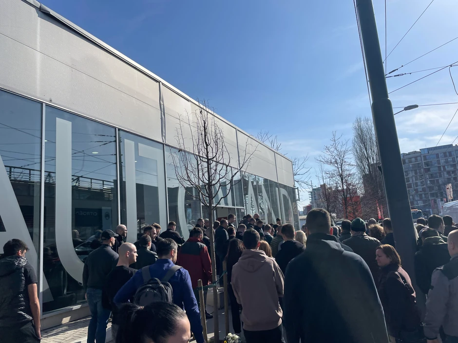 Na mestu ubistva Stefana Savića građani pale sveće