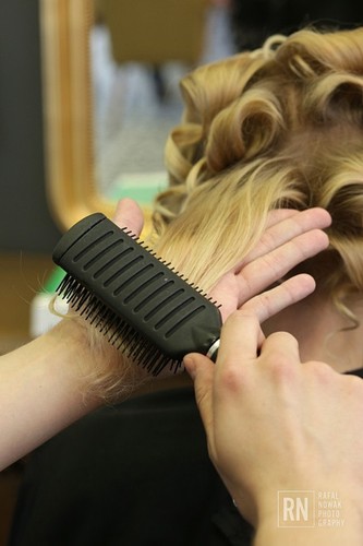 Modne fryzury na wiosnę 2014: zmysłowe loki w stylu Marilyn Monroe