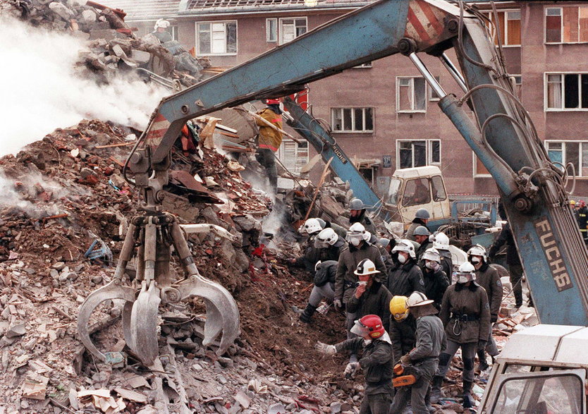 Akcja ratownicza po wybuchu gazu w budynku mieszkalnym w Gdańsku w 1995 r.