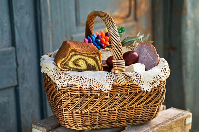 Katolički vernici na Veliku subotu nose na blagosiljanje deo hrane koja će se naći na prazničkoj trpezi