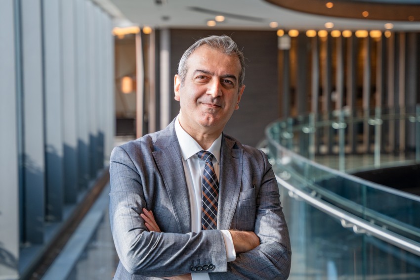 Profesor dr Ahmet Sariđi je međunarodno priznati oftalmolog specijalizovan za tumore oka