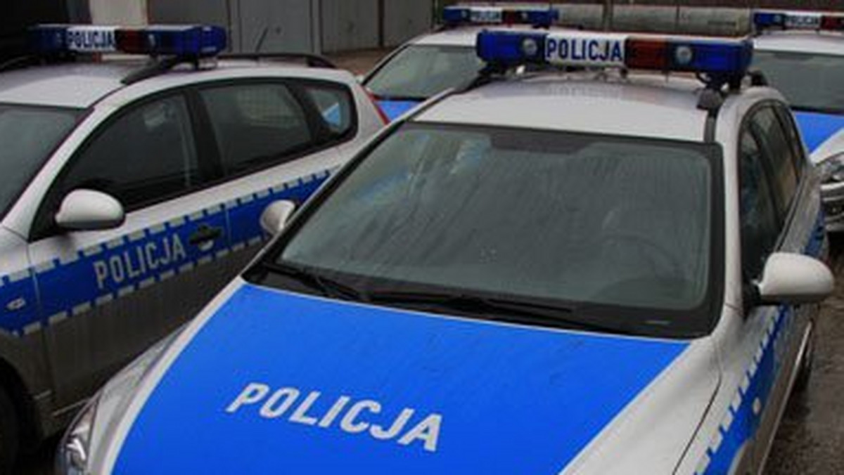 Kieleccy policjanci wraz ze śledczymi z Prokuratury Okręgowej w Kielcach zatrzymali dwóch mężczyzn i dwie kobiety. Osoby są podejrzewane o udział w zorganizowanej grupie przestępczej.
