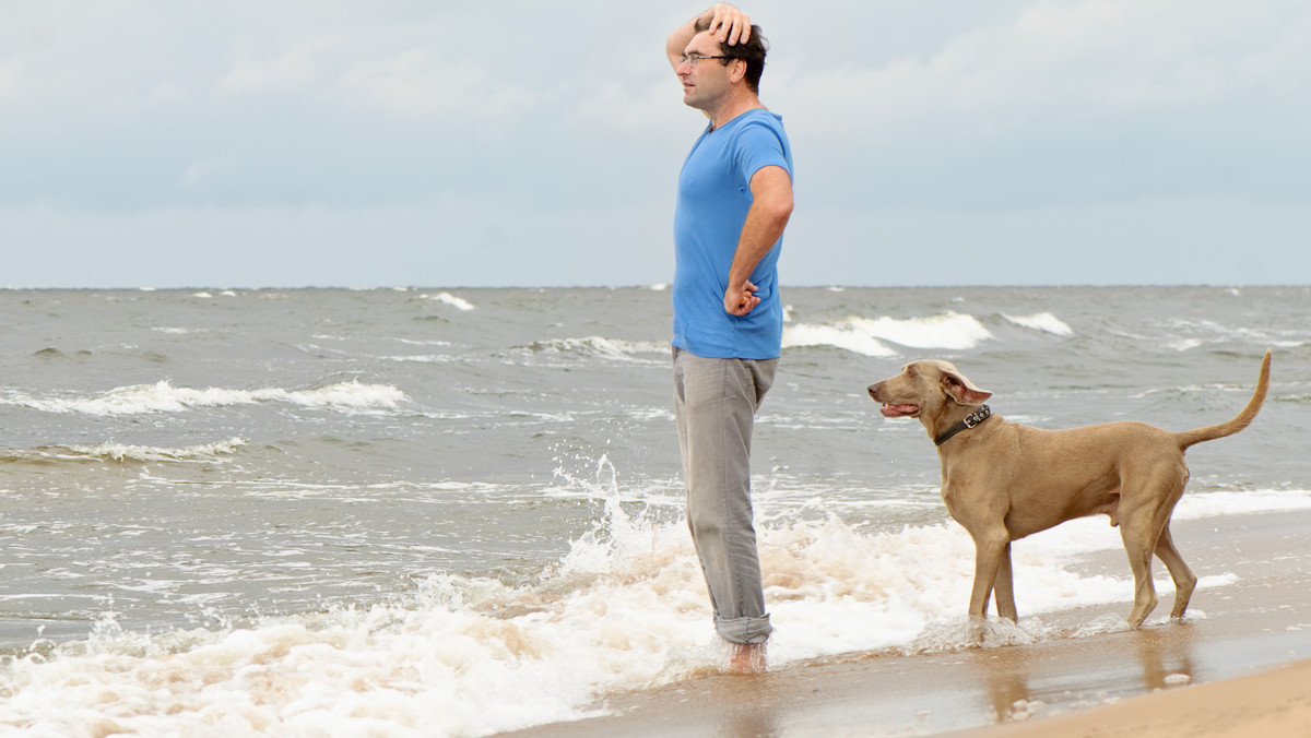 Turyści wciąż nie pamiętają o zakazie wyprowadzania psów na miejskie plaże i kąpieliska. Tylko w ciągu jednego dnia w Gdyni dochodzi do kilku interwencji Straży Miejskiej - informuje portal TVN24.pl.