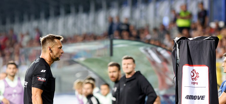 Legia powinna pokonać Raków. "Medalikom" kontrowersyjną decyzją pomógł sędzia Przybył