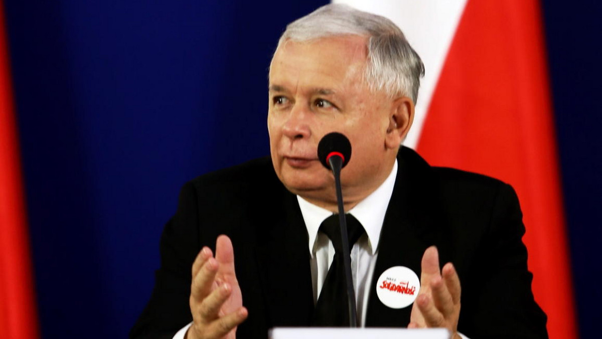 Prezes PiS Jarosław Kaczyński jest zdania, że potrzebna jest odnowa polskich przedsiębiorstw. Jak powiedział w sobotę podczas debaty w Warszawie, impulsem do zmian może być m. in. podwyższenie płac.