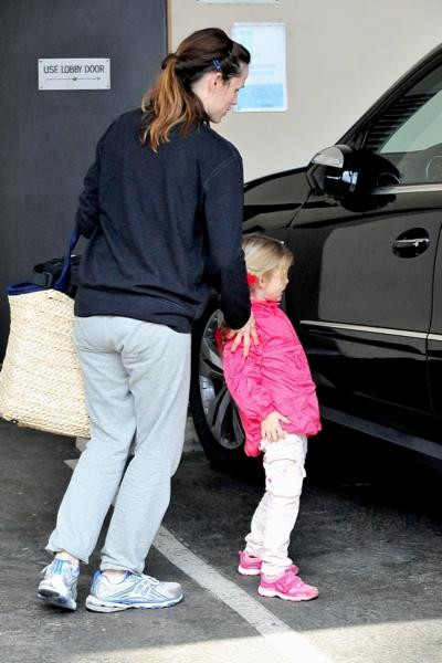 Jennifer Garner odbiera córkę z przedszkola