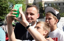 Młody 'Duduś' był prymusem, ale nie fajtłapą. Nie stronił od imprez, palił. SYLWETKA ANDRZEJA DUDY