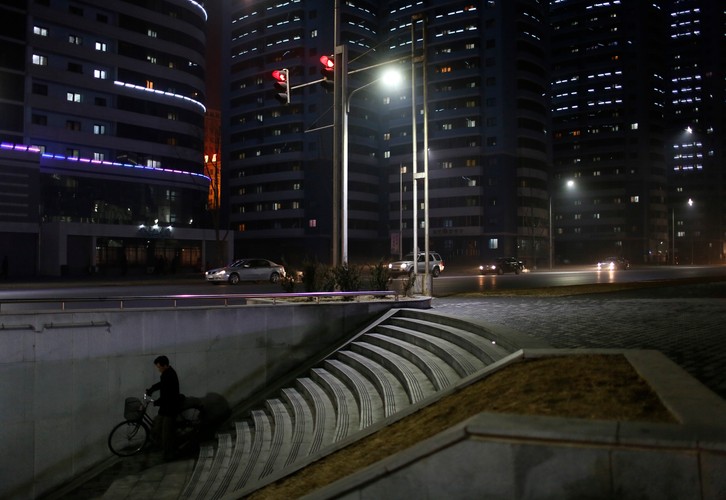 Pjongjang nocą. Ciemno, pusto, przygnębiająco