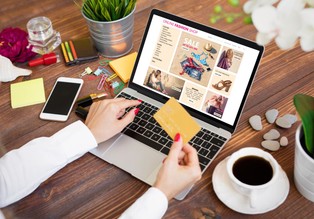 Tak się teraz przekręca klientów w internetowych sklepach. Wielki skandal wyszedł na jaw