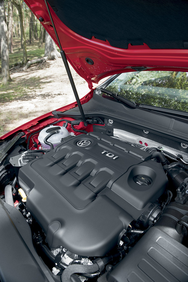 VW-Uterenowione kombi - Seat Leon X-Perience kontra Skoda Octavia Scout i Volkswagen Golf Alltrack