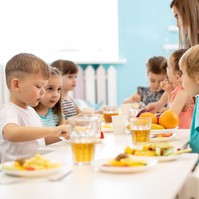 Tömeges rosszullét óvodások között Budapesten – 470 érintett, 47 gyermek kórházban