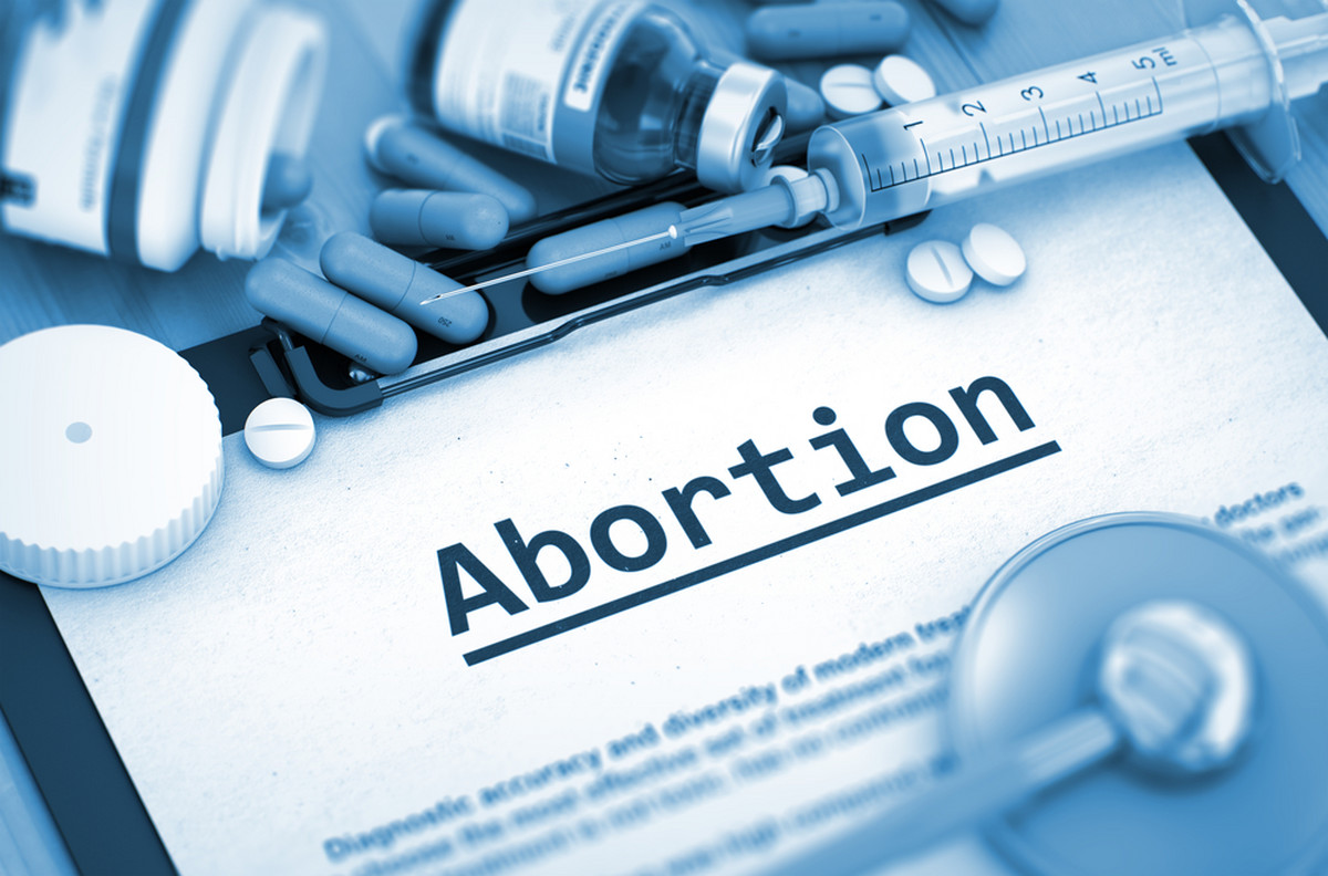 Le Parlement français a approuvé une loi prolongeant le délai pour l’avortement légal