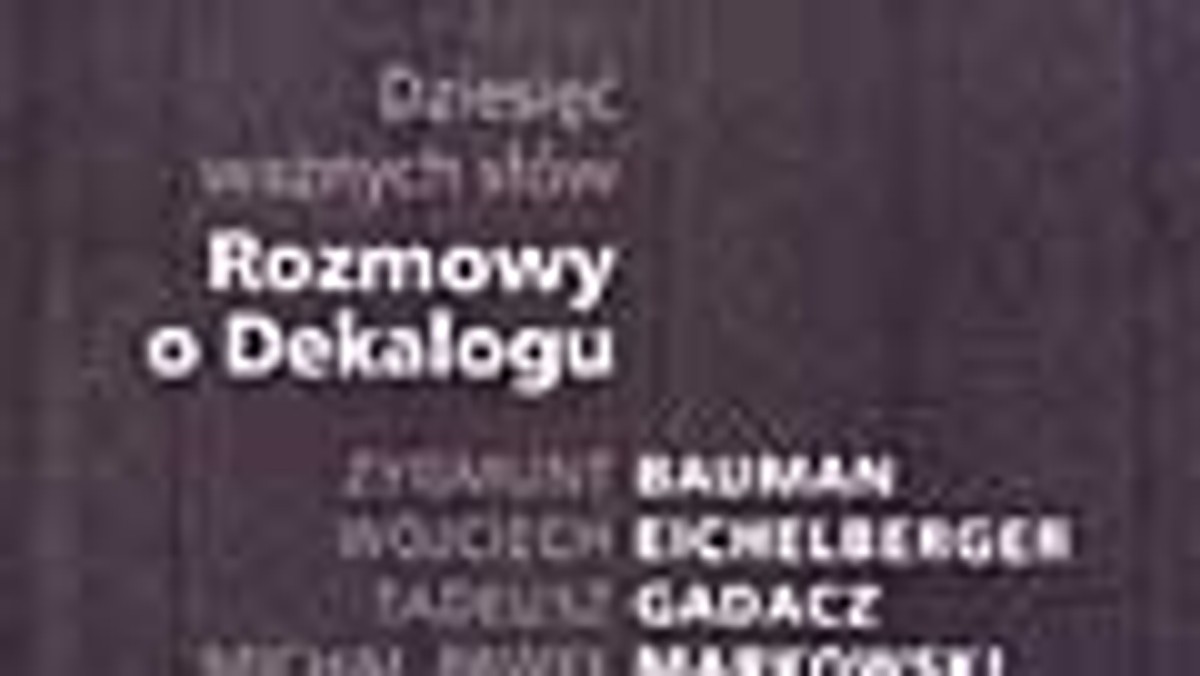 W Polsce jednak wszystko jest na głowie postawione: chcesz zdyskredytować dyskutanta, to wyciągasz na światło dzienne to, że się niemoralnie prowadzi czy też ma nieodpowiednią postawę życiową. A to są dwie różne kwestie: można mieć taką lub inną postawę życiową i głosić intrygujące poglądy. Pięknie się różnić, to duża sztuka. A przecież bez polemiki, twardych dyskusji, nie ma tego, co tak fascynuje ludzi — ruchu myśli.