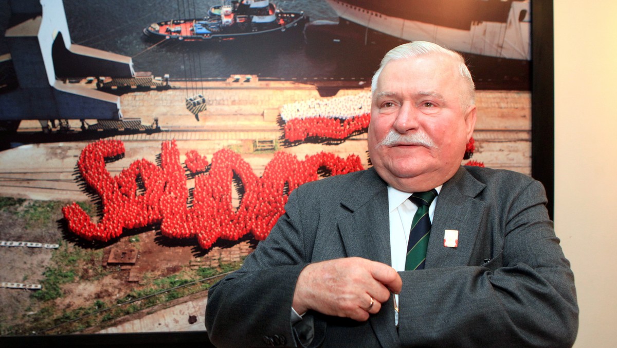 Ok. 300 gości, m.in. b. premier Jan Krzysztof Bielecki, ambasador USA w Polsce Lee A. Feinstein uczestniczy w Pałacu Opatów w Gdańsku-Oliwie w urodzinach Lecha Wałęsy. B. prezydent, który kończył w sobotę 69 lat, powiedział, że chciałby wrócić do lat młodości.