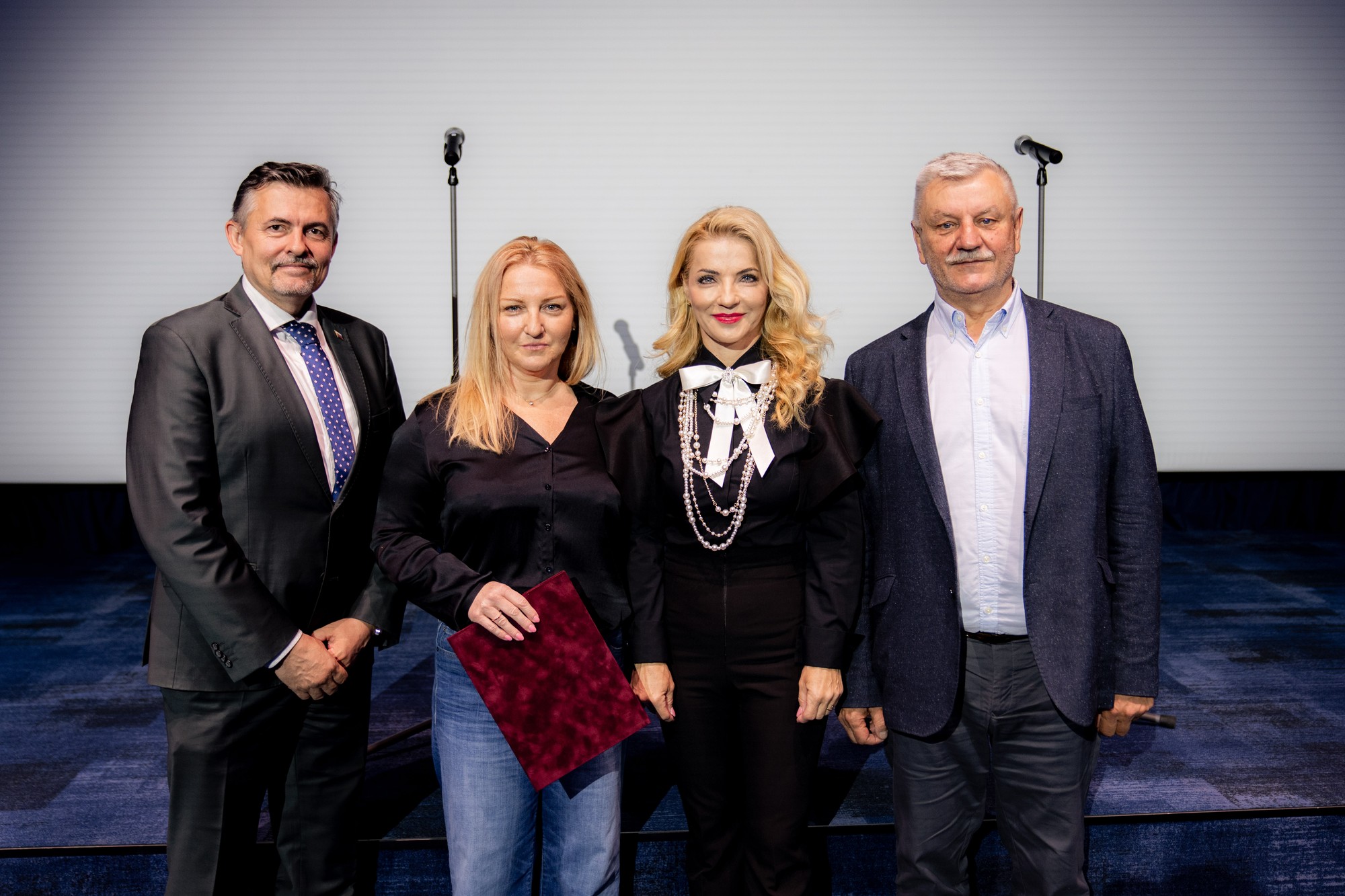 Na snímke zľava generálny tajomník služobného úradu Ministerstva kultúry Lukáš Machala, nová generálna riaditeľka STVR Martina Flašíková, ministerka kultúry Martina Šimkovičová a predseda Rady STVR Jozef Krošlák.
