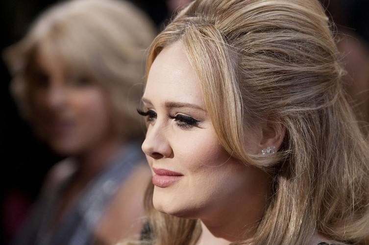 1. Adele - jej majątek jest szacowany na 30 mln funtów
<br>
<br>
Gwiazda, dzięki rekordowej sprzedaży swojej płyty '21' oraz sukcesowi piosenki 'Skyfall', nagranej do filmów o przygodach agenta 007, zgromadziła majątek oszacowany na 30 milionów funtów. Oszałamiająca kwota wciąż rośnie - według danych firmy zajmującej się finansami piosenkarki, na jej konto wpływa 40 tys. funtów... dziennie.