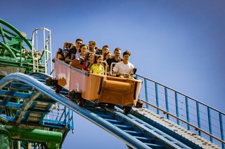 Wejście na własną odpowiedzialność… czy aby na pewno? Pułapki i postanowienia niedozwolone w regulaminach parków rozrywki