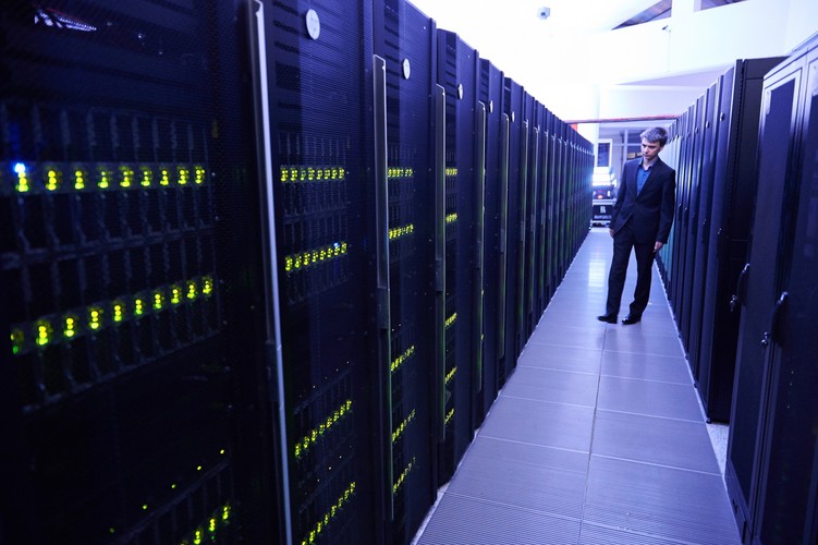 Tryton mieści się w ponad 30 szafach, które ważą ok. 15 ton.<br><br> fot. (aw/mr) PAP/Adam Warżawa